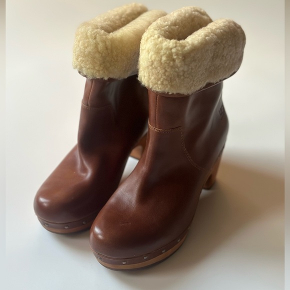 UGG LEATHER LYNNEA CLOG SHEARLING LINED BOOTS - Picture 2 of 7